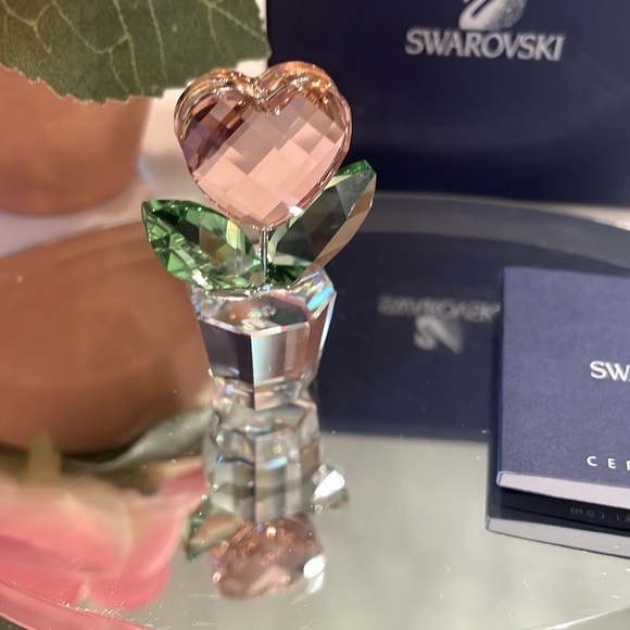 Swarovski Pink Heart Flower Figurine - Picture 4 of 7